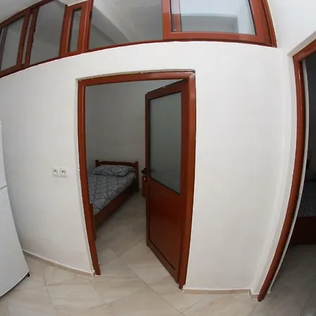 Guest house Isufi