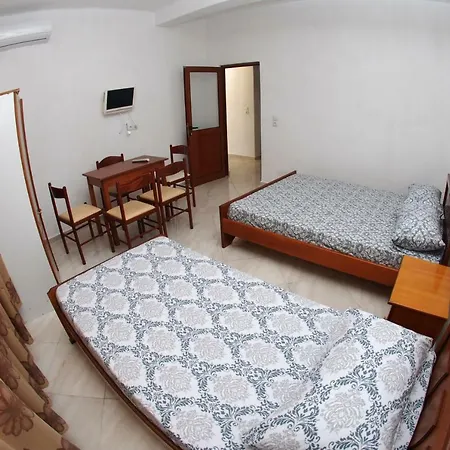 Isufi Guest house
